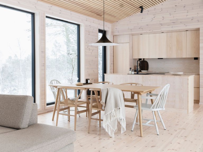 Moderne kjøkkeninteriør i tre